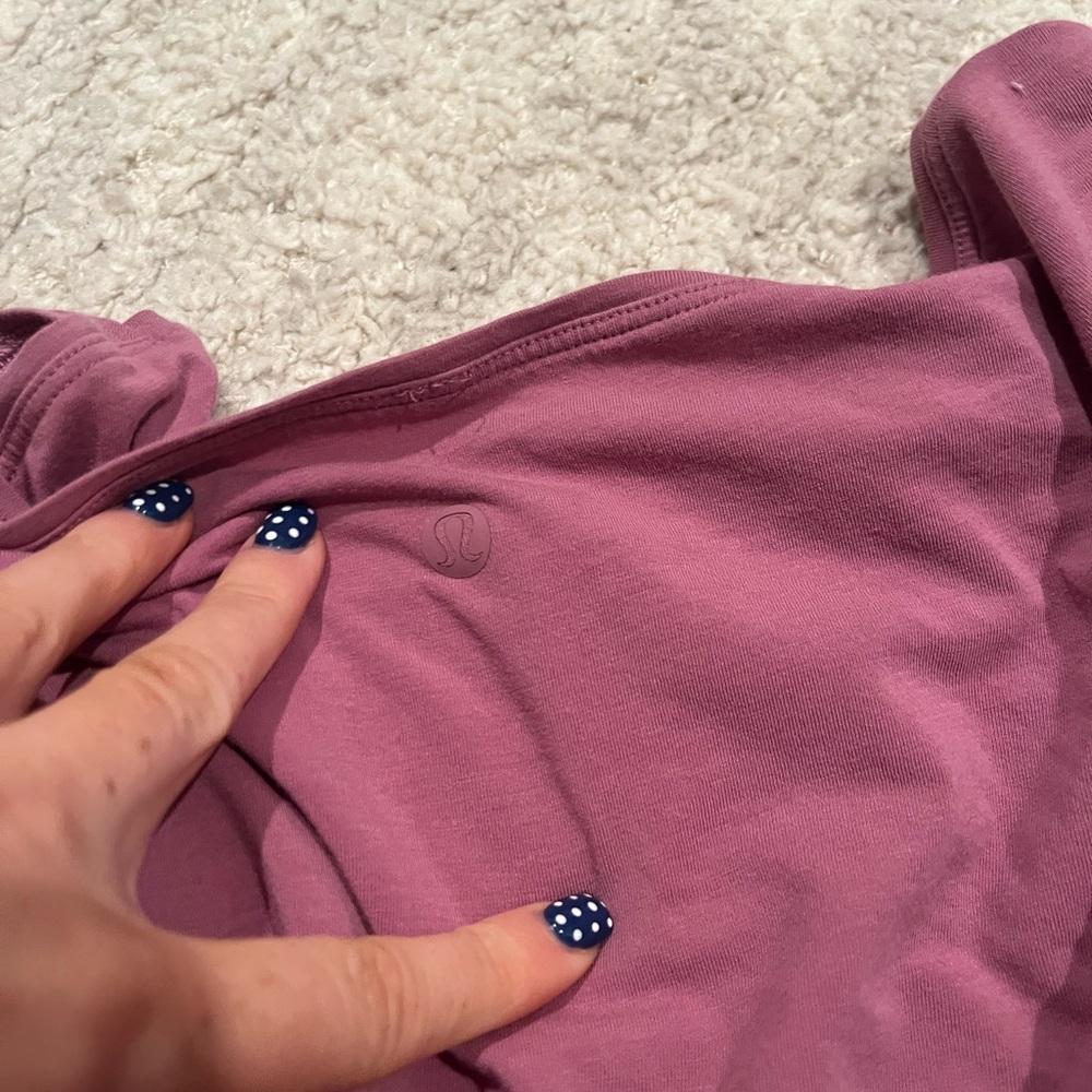 Lululemon tee - Picture 4 of 4